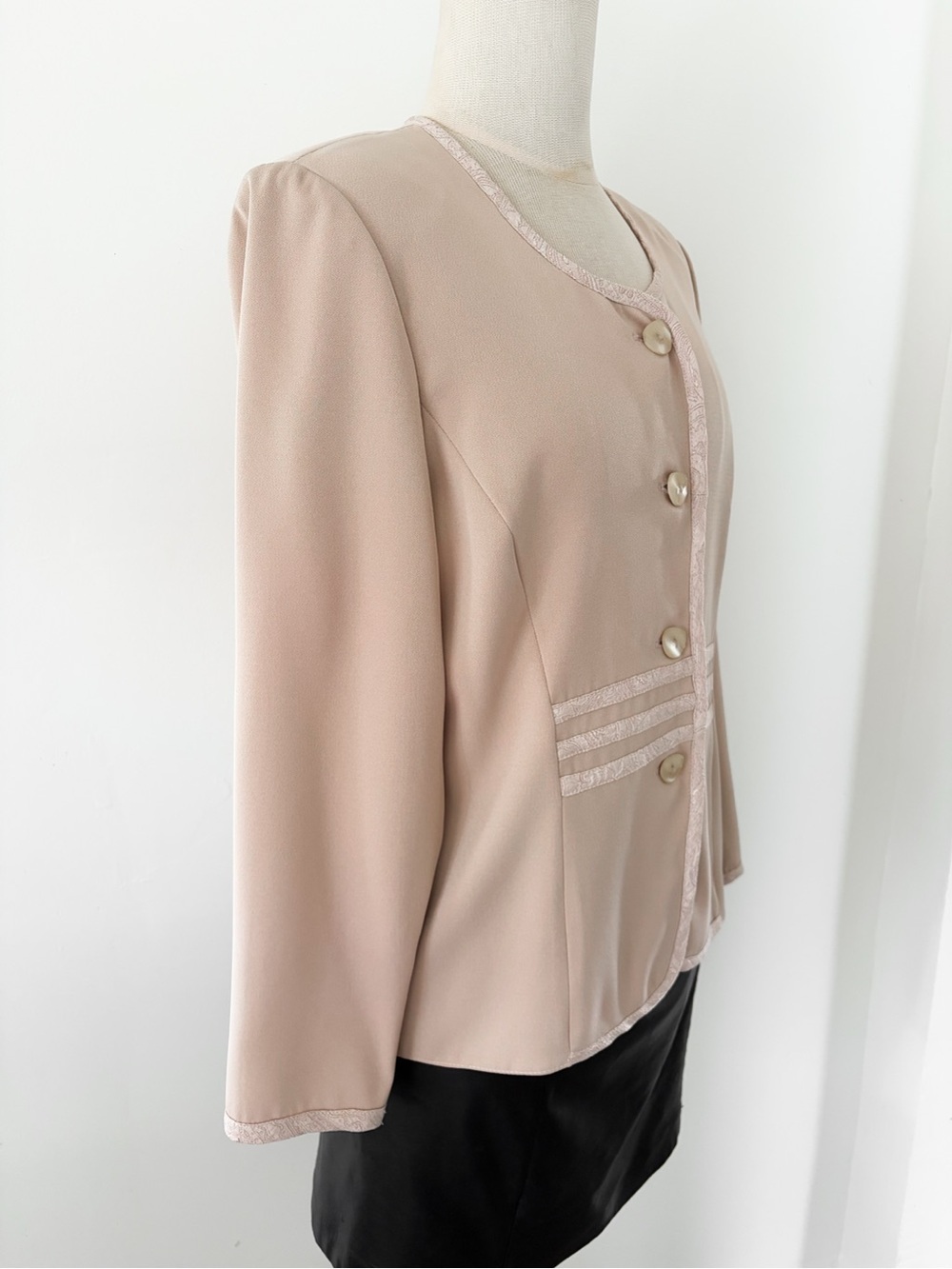 Handcrafted Vintage AGMIR Blush Pink Blazer - Size M, Made in Europe - Picture 9 of 10